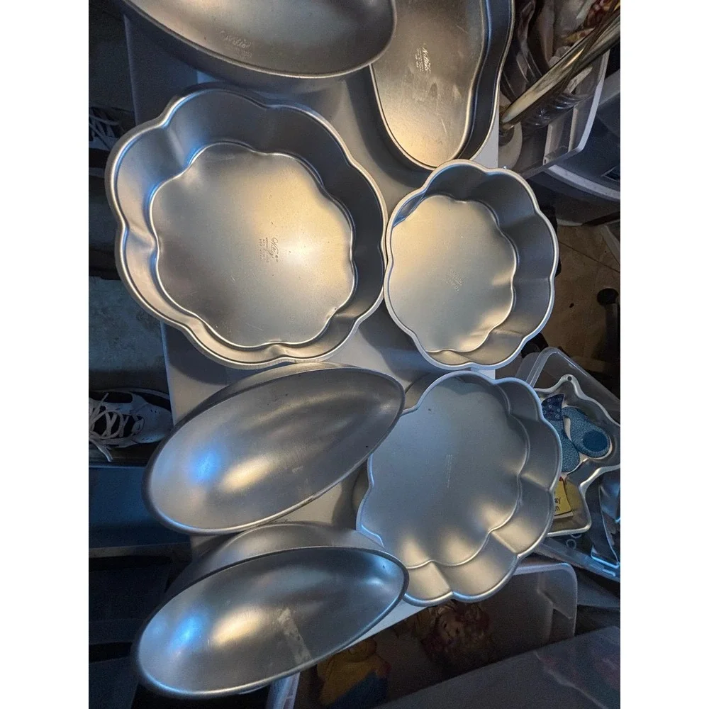 Lot Of 8 Vintage Wilton cake pans Great Condition.  Easter Eggs, Daisy flowers,